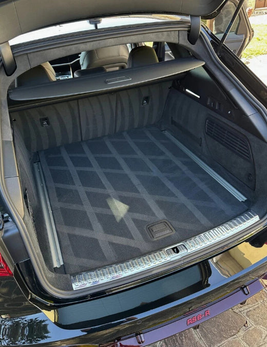 Bagagliaio Audi RS6 pulito da Detail Lab