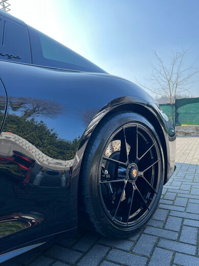 Fiancata Porsche nera lucida